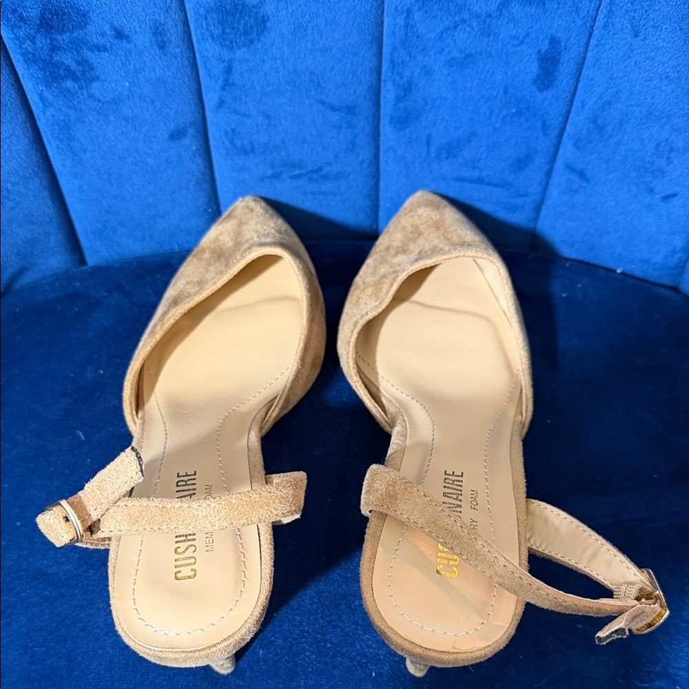 Cushionaire Petula Beige Faux Suede Slingback Heels Women’s Size 8 - Picture 4 of 7